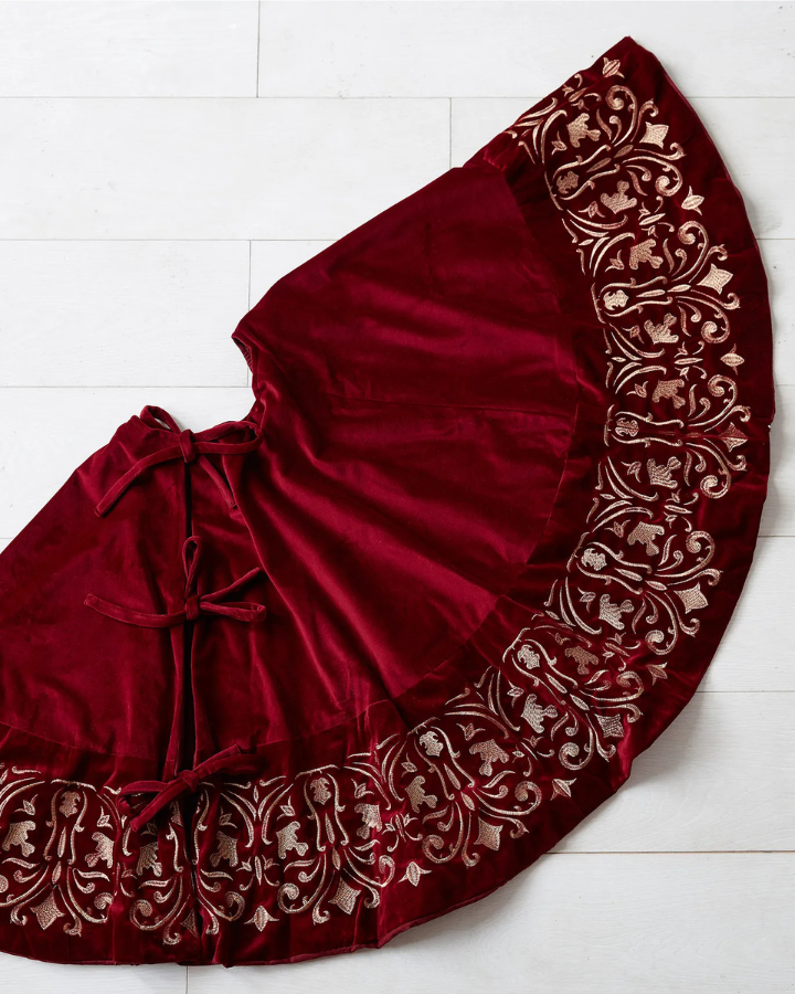 Velvet Radiance Tree Skirt – Premium Embroidered Trim
