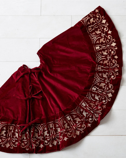 Velvet Radiance Tree Skirt – Premium Embroidered Trim